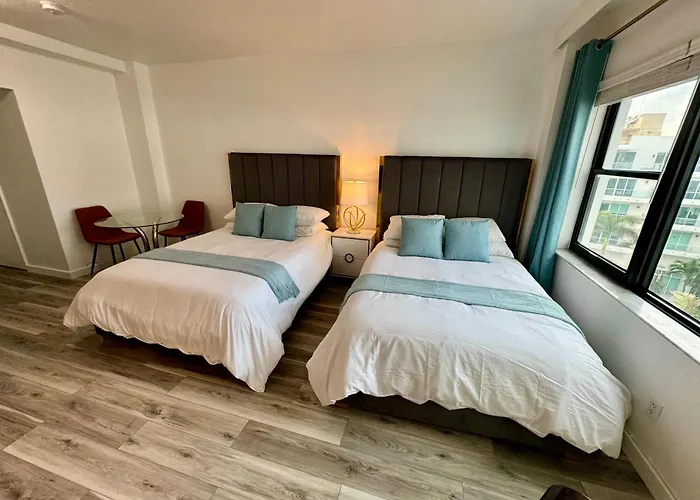 Directly On The Beach With Pool & Parking