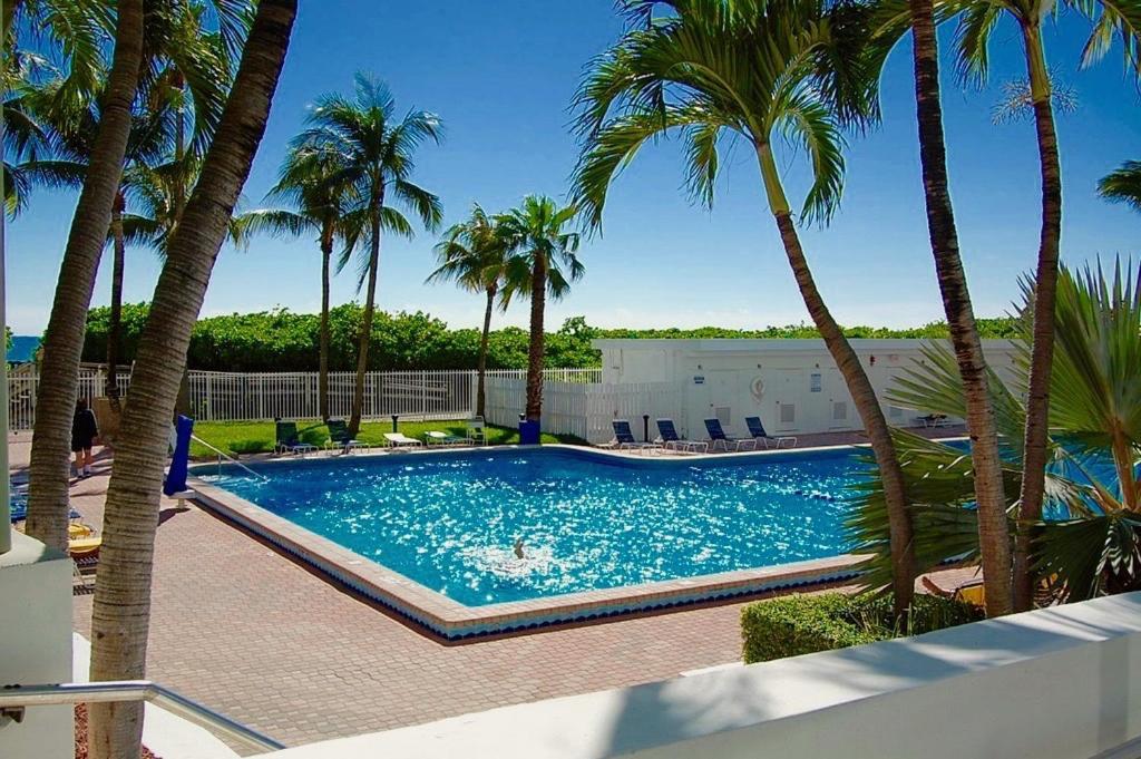 Directly On The With Pool & Parking Apartamento