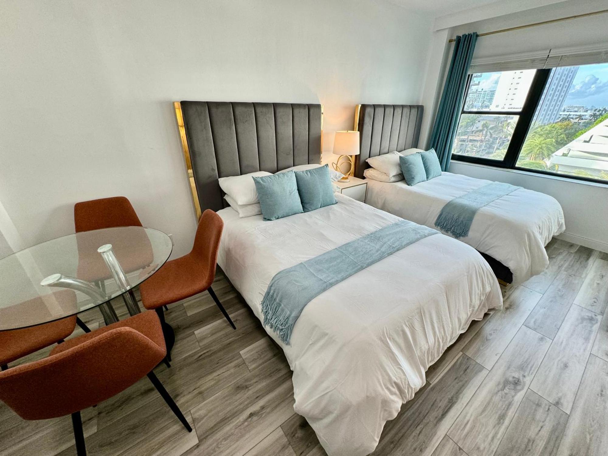 Directly On The With Pool & Parking Appartement *