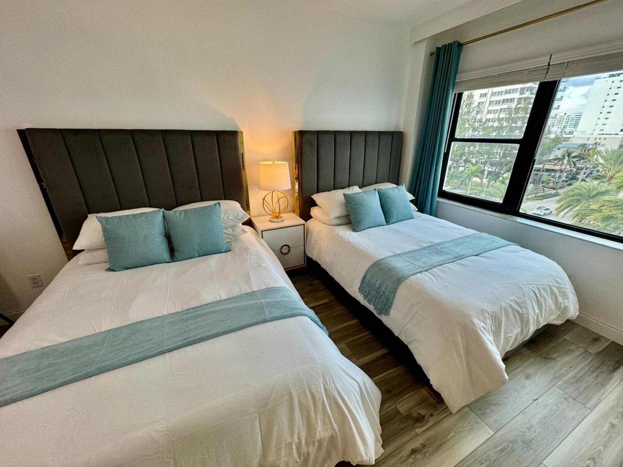 Directly On The With Pool & Parking Apartamento