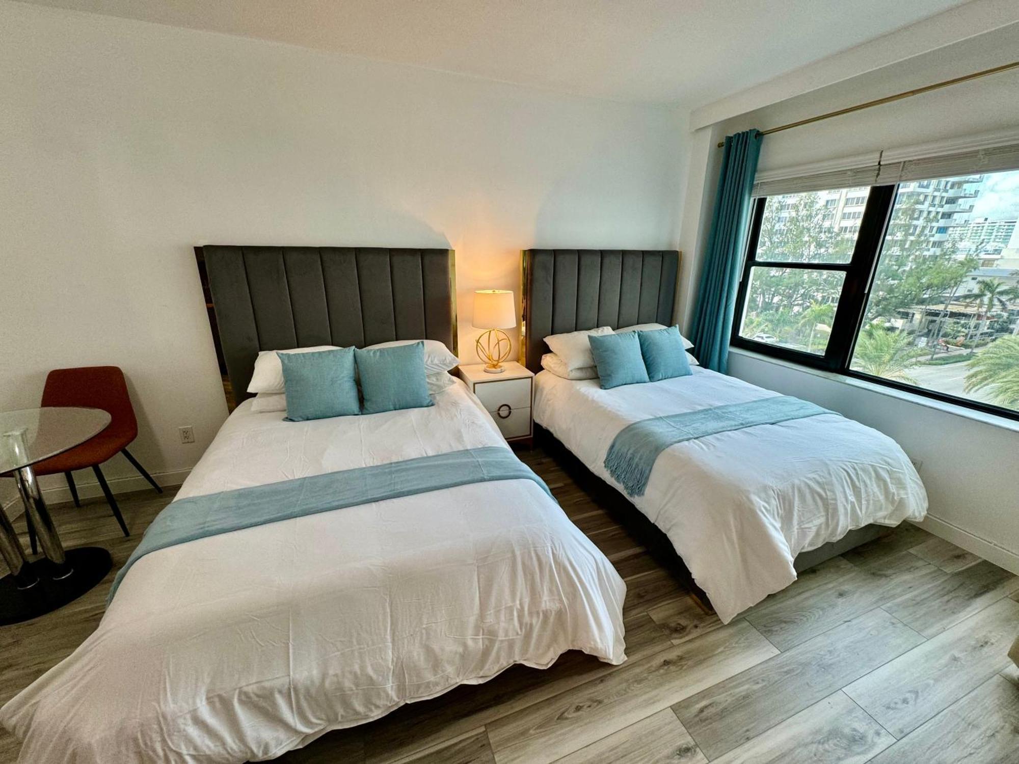 Directly On The With Pool & Parking Appartement *