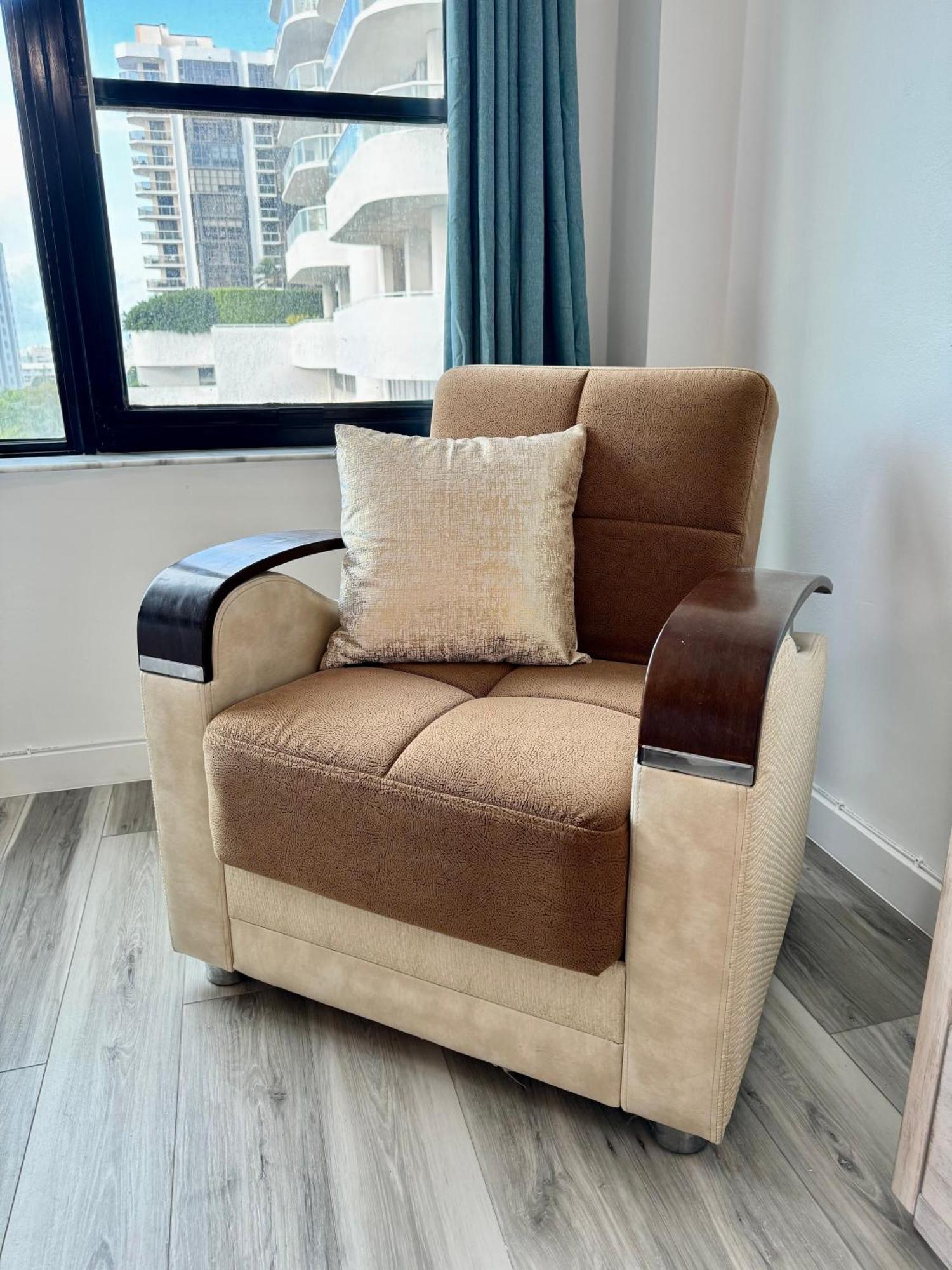 Directly On The With Pool & Parking Appartement *